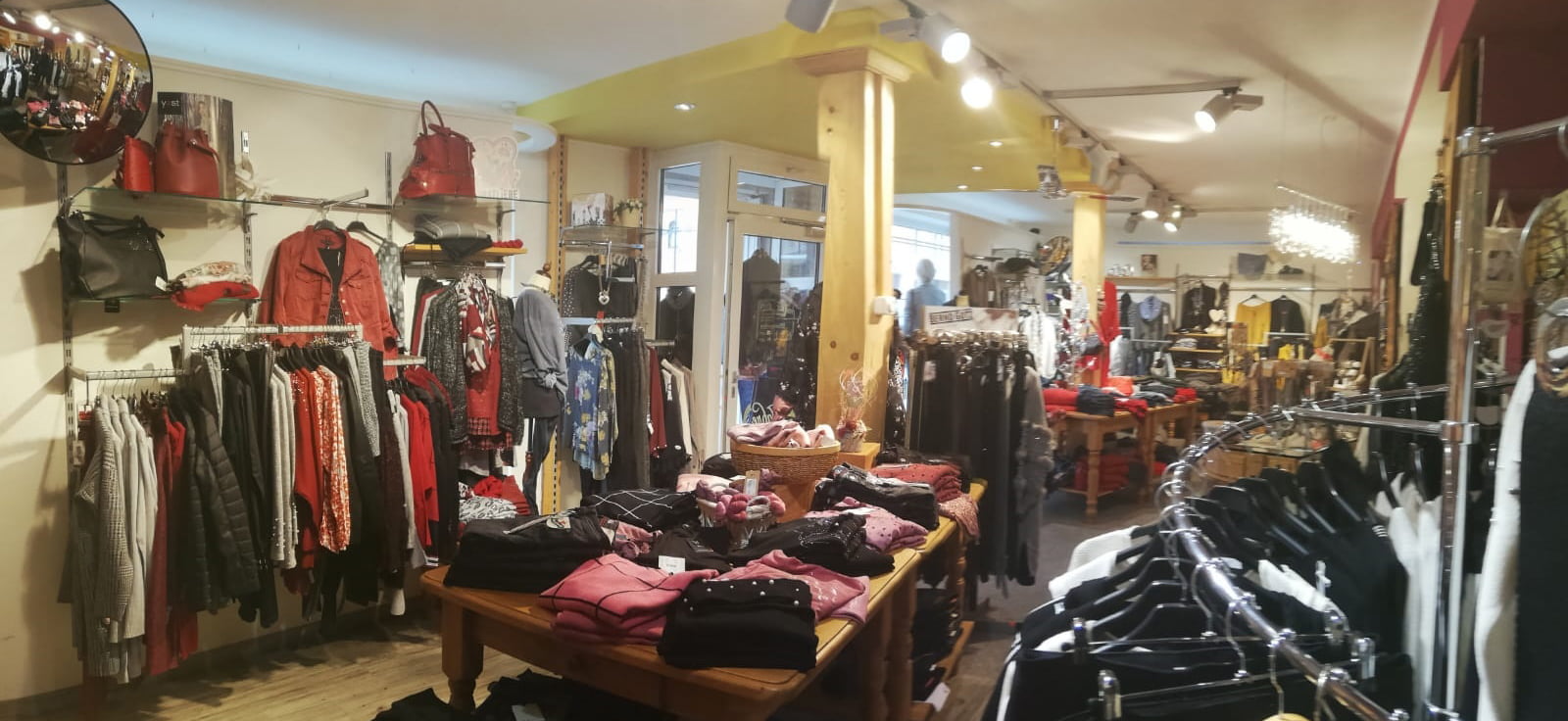 Mode-Boutique "Fresh Mix by Yvette" Panoramabild 1