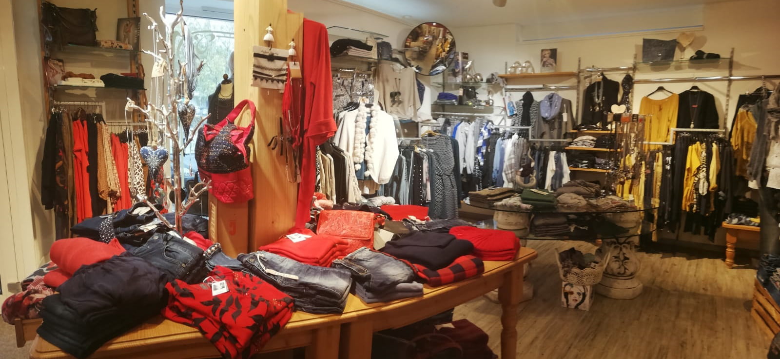 Mode-Boutique "Fresh Mix by Yvette" Panoramabild 3