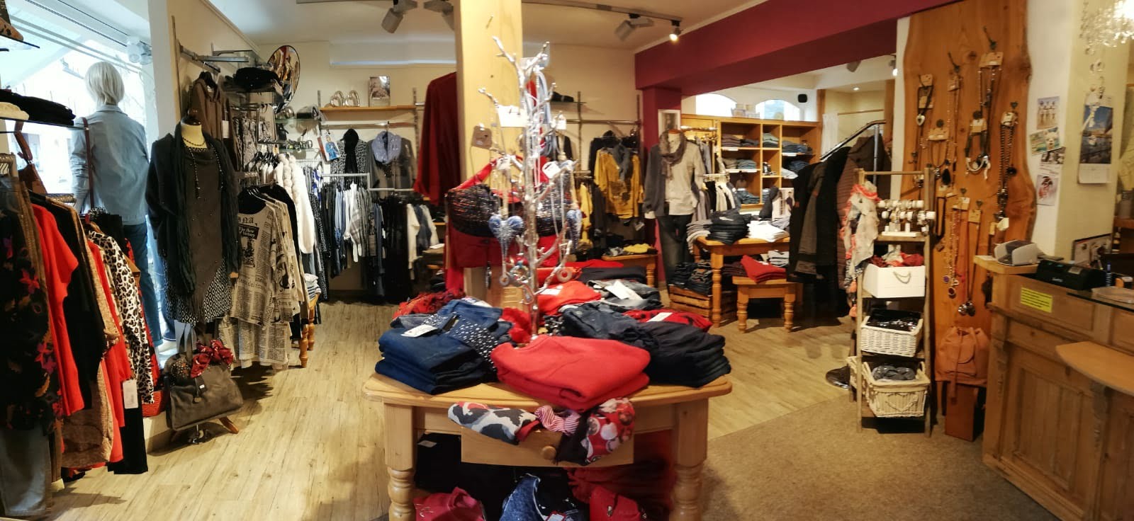 Mode-Boutique "Fresh Mix by Yvette" Panoramabild 4