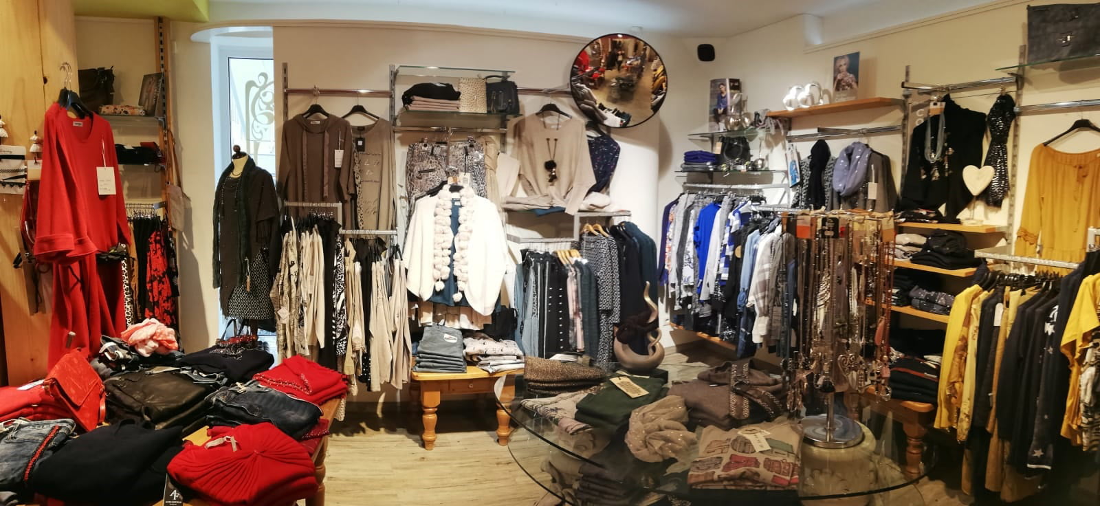 Mode-Boutique "Fresh Mix by Yvette" Panoramabild 5